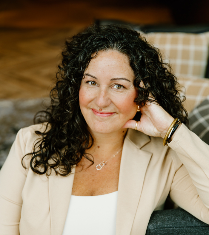 Professional photo of Kele Pandolfe-Sheppard, marriage intensive counselor